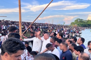 উ/দ্বেগ-উ/ত্তেজনা পেরিয়ে সোনাই নদীতে চিরায়ত বাংলার ঐতিহ্যের আয়োজন উ/দ্বেগ-উ/ত্তেজনা পেরিয়ে সোনাই নদীতে চিরায়ত বাংলার ঐতিহ্যের আয়োজন