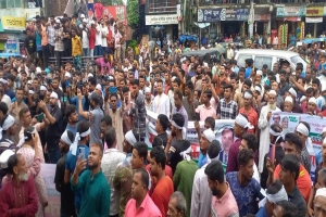 ব্যারিস্টার সুমনকে হ ত্যা র পরিকল্পনা: মাথায় কাফনের কাপড় বেঁধে প্রতিবাদ