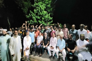 কুলাউড়ায় মা*দকের বি*রুদ্ধে এ*কাট্টা এলাকাবাসী কুলাউড়ায় মা*দকের বি*রুদ্ধে এ*কাট্টা এলাকাবাসী