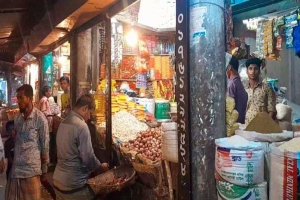 বাহুবলে আবারও পুরুষের দ খ লে মহিলা কর্নার!