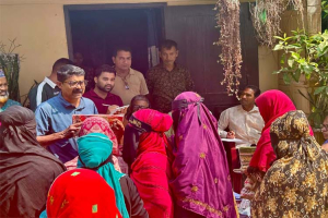 কুলাউড়ায় দুই হাজার হতদরিদ্র মানুষের মুখে হাঁসি ফুটালেন ব্যবসায়ী দীপক দে