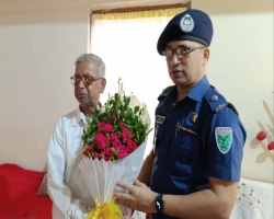 বিশ্ব শিক্ষক দিবসে শিক্ষকদের সম্মাননা জানালো মৌলভীবাজার জেলা পুলিশ