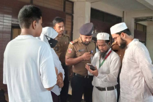কুলাউড়ায় টিকিট কালোবাজারি রোধে প্রশাসনের অ ভি যা ন