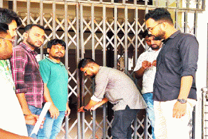 সিকৃবি ভিসির প/দত্যাগ দাবিতে প্রশাসন ভবনে তালা, বি/ক্ষো/ভ