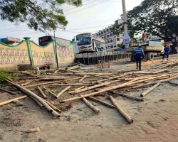 আমিনবাজারে পুলিশের বিরুদ্ধে বিএনপির মঞ্চ ভাংচুর, সমাবেশ স্থগিত