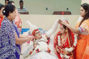 হাসপাতালে চিকিৎসাধীন অবস্থায় বিয়ের কাজ সম্পন্ন