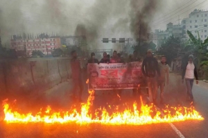 নারায়ণগঞ্জে বিএনপির মিছিল-অগ্নিসংযোগ