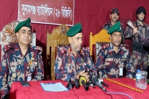 সুনামগঞ্জে লং রেঞ্জ শুটিং রাইফেলসহ ৩ জন আটক