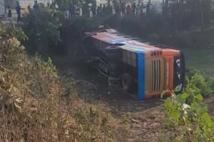 লাখাইয়ে বাস উ*ল্টে আ*হত ১৫ 
