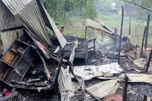মাধবপুরে আগুনে পুড়ে সর্বস্ব হারালেন অটোরিকশা চালক