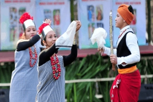 উপজেলা প্রশাসনের সহযোগিতায় খাসিয়াদের ঐতিহ্যবাহী বর্ষবিদায় উৎসব “সেং কুটস্নেম”