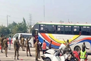 ঢাকা-মাওয়া এক্সপ্রেসওয়েতে তিন গাড়ির সং ঘ র্ষে আ হ ত ১২