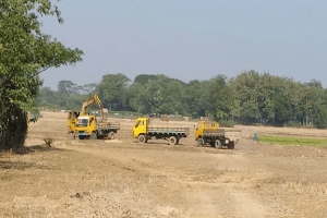 রাজনগরে অবাধে  বিক্রি হচ্ছে আবাদি জমির মাটি, ক্ষ*তিগ্রস্ত গ্রামীন রাস্তাঘাট