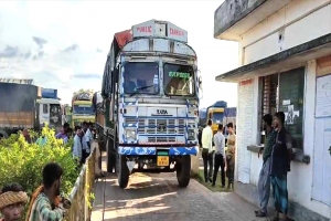 ৮ দিন বন্ধ থাকার পর আখাউড়া স্থলবন্দরে কর্মচাঞ্চল্য শুরু