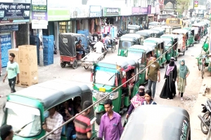 যানজটে চরম দু র্ভো গ, দেখার কেউ নেই