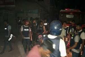 বাজি ফাটানো নিয়ে আবারও সং ঘ র্ষ, এ এস পি-ও সি-এস আই সহ আ হ ত অর্ধ শতাধিক