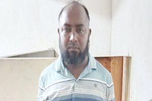 রূপগঞ্জের পলাতক ই উ পি সদস্য শমসের আলী গ্রে প্তা র 