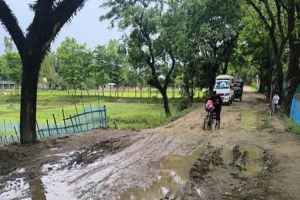কৈতক-হায়দরপুর সড়ক বেহাল : দু র্ভো গ পোহাচ্ছেন লক্ষাধিক মানুষ