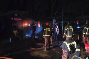 ঝিনাইদহে ৪ টি ব্যবসায় প্রতিষ্ঠানে ভ য়া ব হ আ গু ন