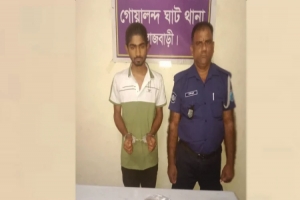 গোয়ালন্দে গাঁ জা সহ মা দ ক ব্যবসায়ী গ্রে প্তা র