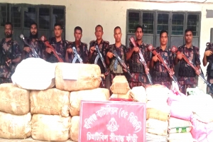 হবিগঞ্জ সী*মান্তে আ*টক শাড়ি, গাঁ*জা ও যানবাহন