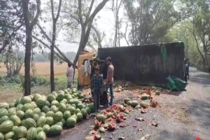  ট্রাক-মোটরসাইকেল-রিকশার ত্রিমুখী সং ঘ র্ষ, নি হ ত ২