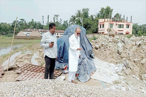কুলাউড়ায় মরা গোগালী ছড়া খালের প্যালাসাইডিং কাজে নিম্নমানের পাথর ব্যবহারের অভিযোগ