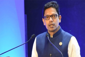 পলকের বি রু দ্ধে অ*স্ত্র আইনে মা ম লা