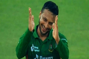 যে গাছে আম বেশি, সে গাছে ইটও বেশি পড়ে: সাকিব