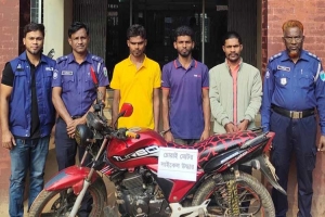 মাধবপুরে চো রা ই মোটর সাইকেলসহ আটক ৩