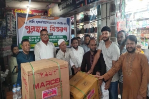 বড়লেখায় কেনাকাটায় র‍্যাফেল 'ড্র' বিজয়ীদের পুরস্কার দিল তালহা কালেকশন
