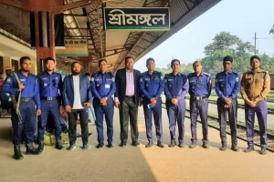 শ্রীমঙ্গল রেলওয়ে ষ্টেশন মাষ্টারের সাথে নতুন ওসির মত বিনিময়