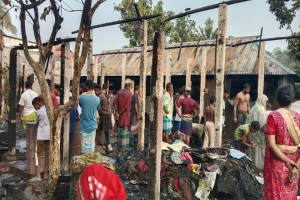 মাধবপুরে ভ/য়াবহ অ/গ্নিকাণ্ডে পু/ড়ল বসতঘর, ৩০ লাখ টাকার ক্ষ/তির দাবি মাধবপুরে ভ/য়াবহ অ/গ্নিকাণ্ডে পু/ড়ল বসতঘর, ৩০ লাখ টাকার ক্ষ/তির দাবি