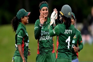 দক্ষিণ আফ্রিকার বিপক্ষে মাঠে নামছে মেয়েরা