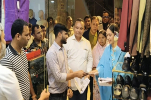 গুলশানে ধানের শীষের পক্ষে ভোট চাইতে মাঠে জাইমা রহমান