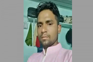 নৌকা নিয়ে হাওরে ঘুরতে গিয়ে বি দ্যুৎ পৃষ্ট হয়ে পানিতে পড়ে মাঝি নি খোঁ জ