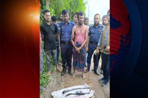 ফেনীতে ছয় পুলিশকে পিটিয়ে অ স্ত্র ও আসামি ছি ন তা ই