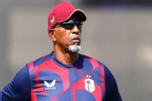 দায়িত্ব নিতে বাংলাদেশে এলেন নতুন কোচ সিমন্স