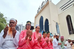 ঈদের জামাতের দোয়ায় মুসলিম বিশ্বকে এক হওয়ার আহ্বান