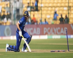 ১৫৬ রানেই আটকে গেলো ইংল্যান্ড