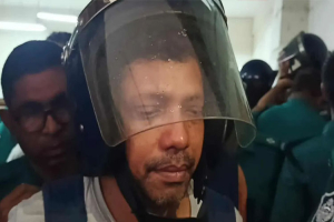 আদালতের কা ঠ গ ড়া য় কান্নায় ভেঙে পড়লেন পলক