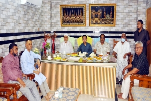 অ/সুস্থ ব্যবসায়ী নেতা দিলওয়ার হোসেনকে দেখতে গেলেন মন্ত্রী খন্দকার মুক্তাদির অ/সুস্থ ব্যবসায়ী নেতা দিলওয়ার হোসেনকে দেখতে গেলেন মন্ত্রী খন্দকার মুক্তাদির