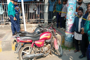 আদালতের সামনে গু*লি করে ২ জনকে হ*ত্যা