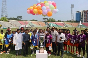 সিলেটে প্রথম আলো-স্টার নিউজ নারী ফুটবল টুর্নামেন্টের  উদ্বোধন