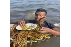 বৃষ্টিতে ধানখেতে পানিতে দাঁড়িয়ে ভাত খাওয়ার ভিডিও বিভ্রান্তিকর