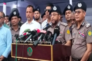 ঘরমুখো যাত্রীদের হয়রানি ঠেকাতে মাঠে মোবাইল কোর্ট ও বিআরটিএ টিম ঘরমুখো যাত্রীদের হয়রানি ঠেকাতে মাঠে মোবাইল কোর্ট ও বিআরটিএ টিম