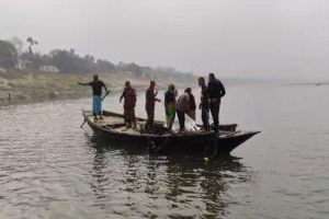 নদীতে গোসলে নেমে মাদ্রাসাছাত্র নি খোঁ জ