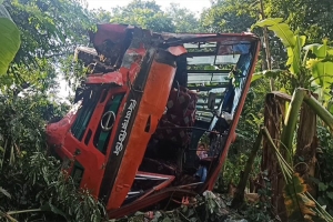 বি আর টিসি বাস দু র্ঘ ট না য় হেলপারের মৃ ত্যু