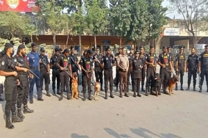 কমলাপুর রেলস্টেশনে বোম্ব ডি স পো জাল-ডগ স্কোয়াড নিয়ে মা দ কবিরোধী অভিযান কমলাপুর রেলস্টেশনে বোম্ব ডি স পো জাল-ডগ স্কোয়াড নিয়ে মা দ কবিরোধী অভিযান