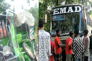 কাশিয়ানী বাস-ইজিবাইক সং ঘ র্ষে নি হ ত ৪